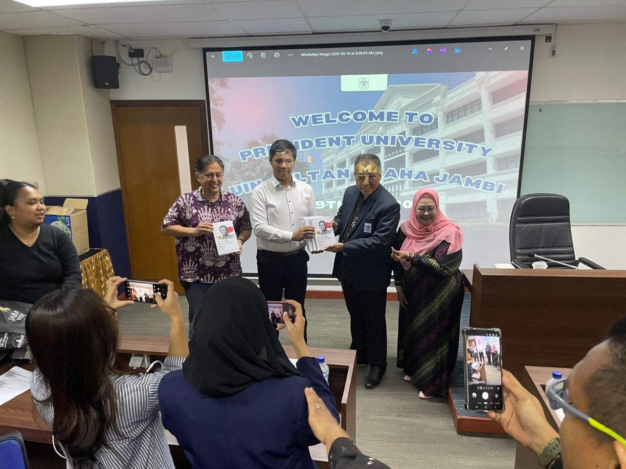 Kunjungan studi UIN Sultan Thaha Saifuddin Jambi ke Universitas Presiden